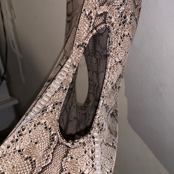 this is a body suit is from cage and it’s in good condition a medium - Picture 2 of 4